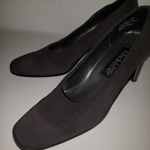 Madeline Stuart Pumps - Picture 1 of 7